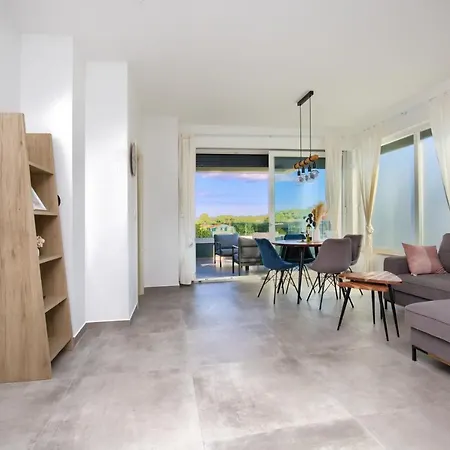 Apartment Modern Two Bedroom “sky View” In Stinjan