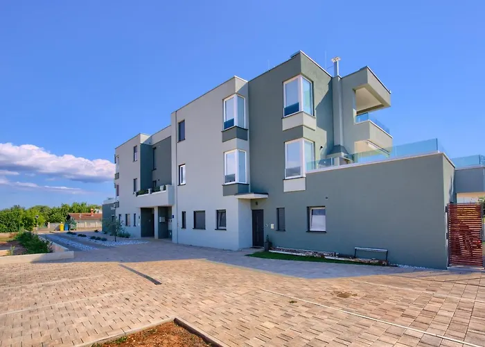 Modern Two Bedroom “sky View” In Stinjan Lägenhet Pula