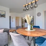 Apartamento Modern Two Bedroom “sky View” In Stinjan