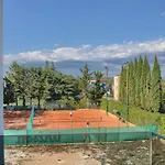 Apartamento Modern Two Bedroom “sky View” In Stinjan