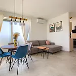 Apartamento Modern Two Bedroom “sky View” In Stinjan *