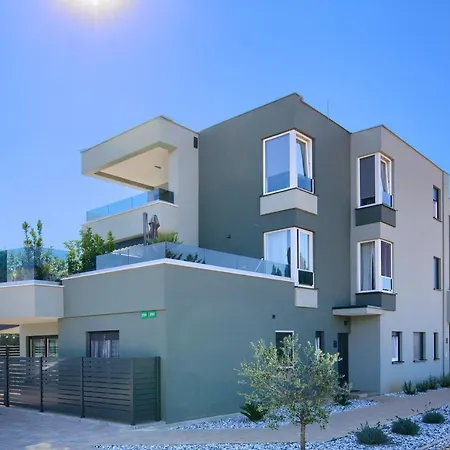 Modern Two Bedroom “sky View” In Stinjan Apartment