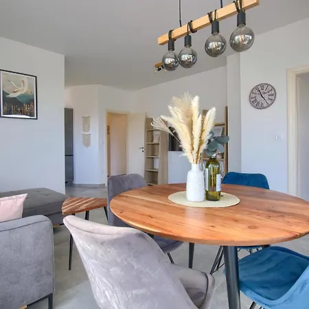 Lejlighed Modern Two Bedroom “sky View” In Stinjan