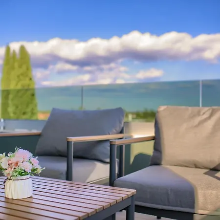 Lejlighed Modern Two Bedroom “sky View” In Stinjan *