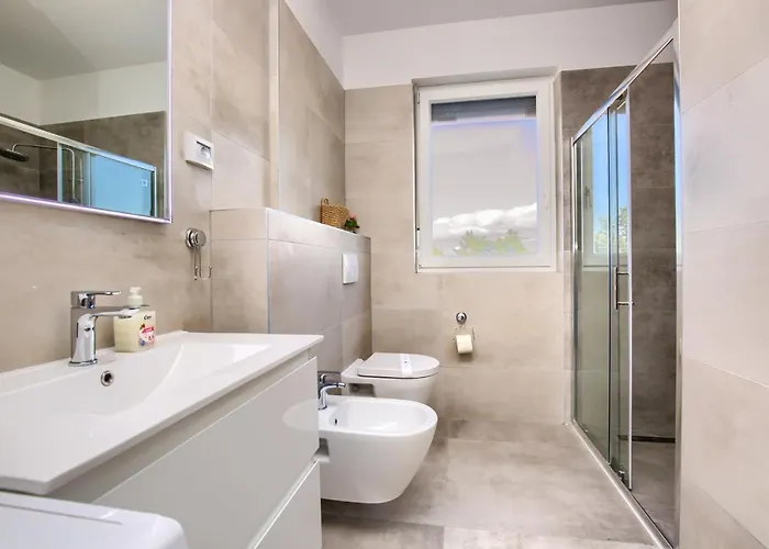 Apartamento Modern Two Bedroom “sky View” In Stinjan