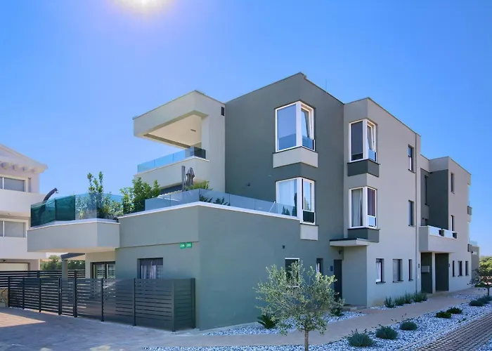 Modern Two Bedroom “sky View” In Stinjan Apartamento