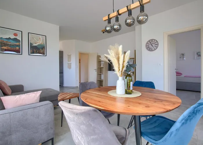 아파트 Modern Two Bedroom “sky View” In Stinjan