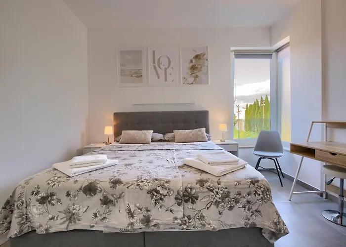 Apartamento Modern Two Bedroom “sky View” In Stinjan