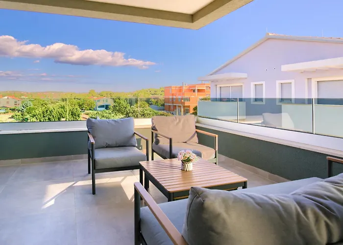 Modern Two Bedroom “sky View” In Stinjan *