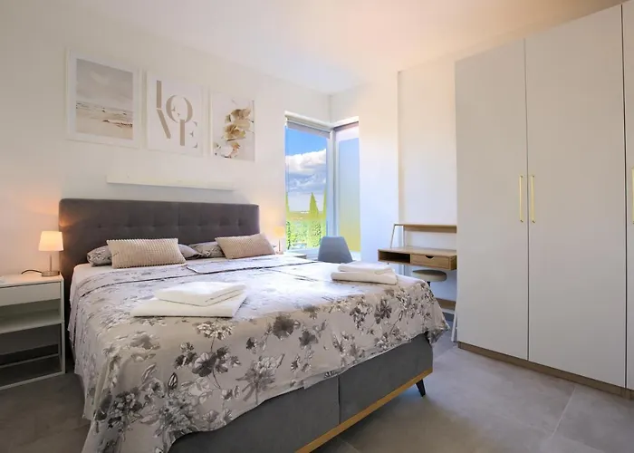 Modern Two Bedroom “sky View” In Stinjan