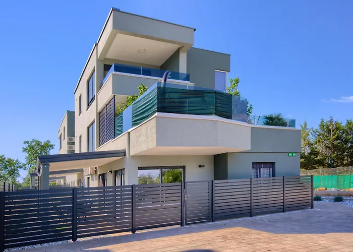 Modern Two Bedroom “sky View” In Stinjan Apartamento Pula