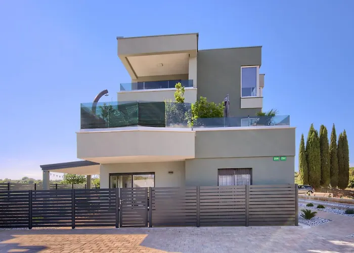 Apartamento Modern Two Bedroom “sky View” In Stinjan Pula