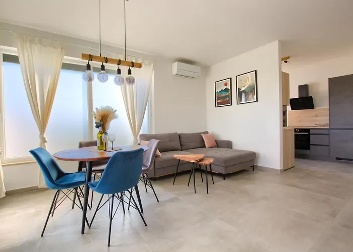 Apartamento Modern Two Bedroom “sky View” In Stinjan *