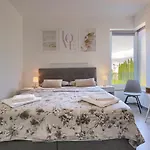 Lejlighed Modern Two Bedroom “sky View” In Stinjan