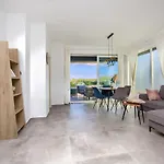 Lejlighed Modern Two Bedroom “sky View” In Stinjan