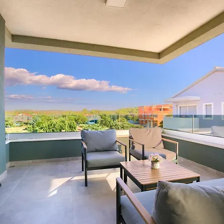 Modern Two Bedroom “sky View” In Stinjan Póla
