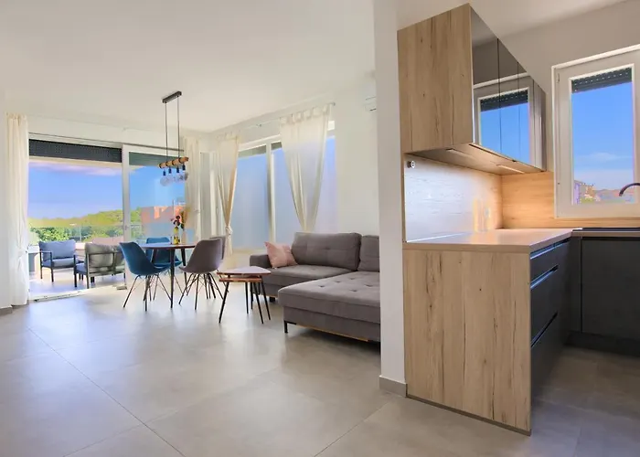 Modern Two Bedroom “sky View” In Stinjan * Póla