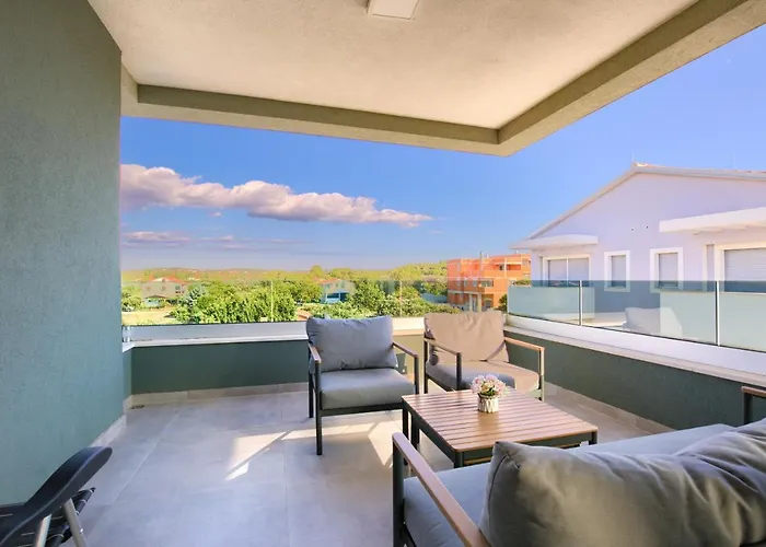 Modern Two Bedroom “sky View” In Stinjan Póla